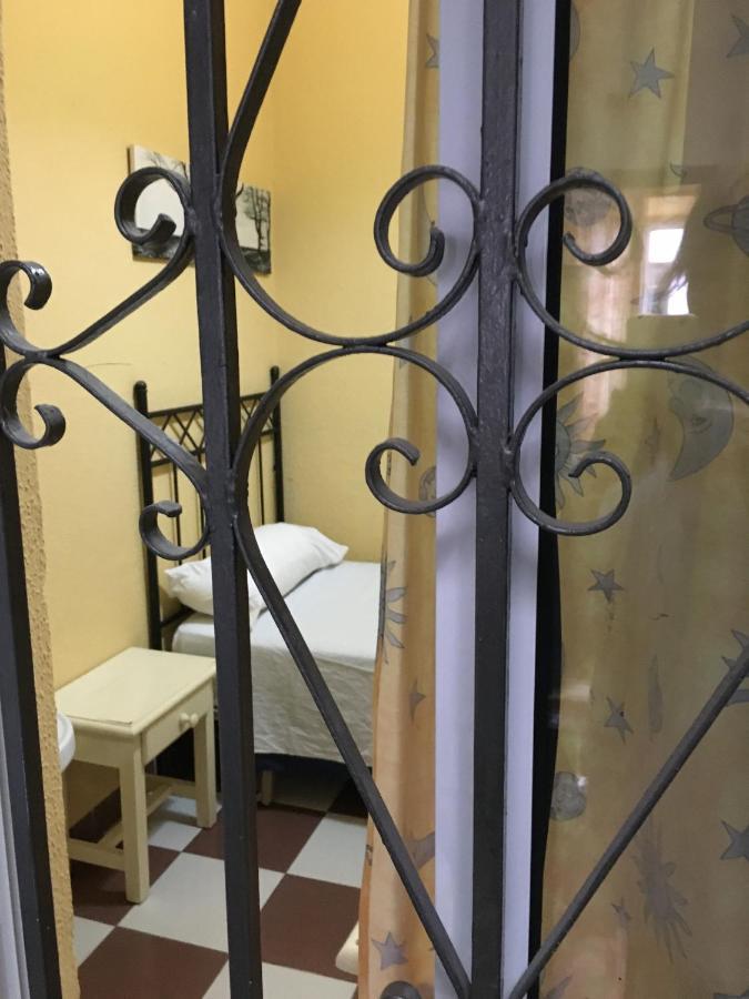 Pension Lisdos Seville Ngoại thất bức ảnh